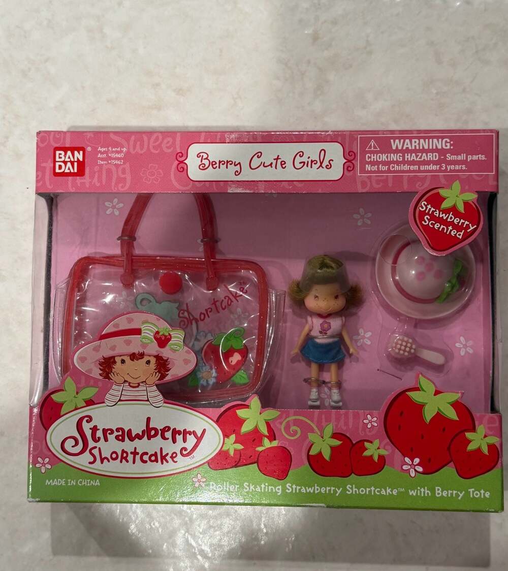 Vintage Bandai Berry Cute Girls Roller Skating Strawberry Shortcake